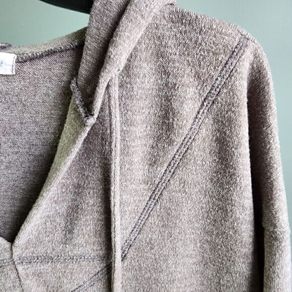 Bucketlist Lightweight Hooded Long Sleeve - Picture 4 of 10